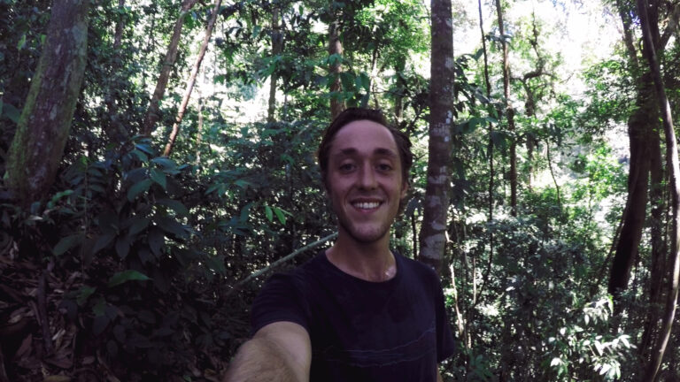 Thumbnail for vlog - Yentl Doggen hiking in Bukit Lawang searching for Orangutangs