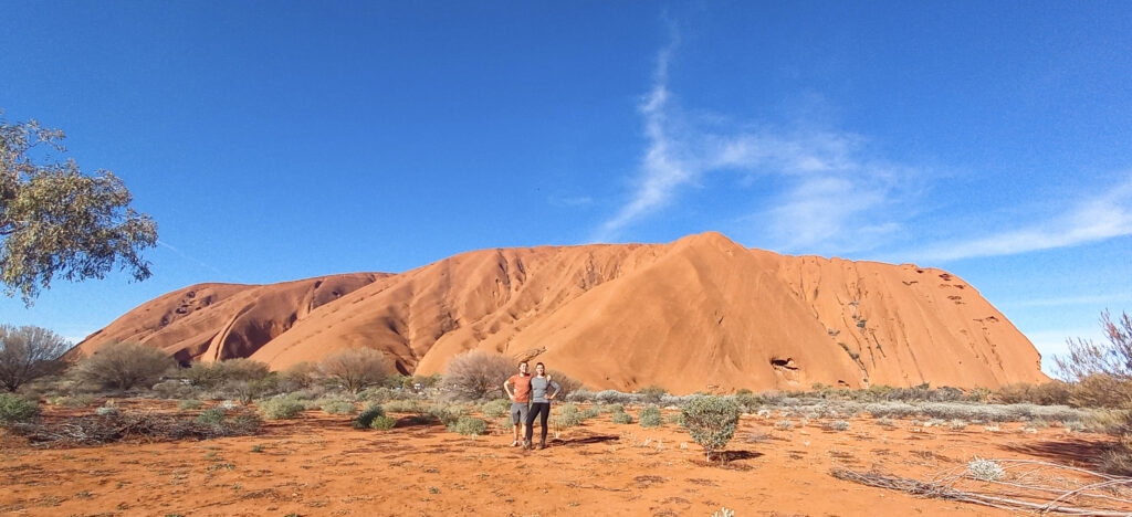 Yentl Doggen and Jesse Leigh in the centre of Australia, Uluru