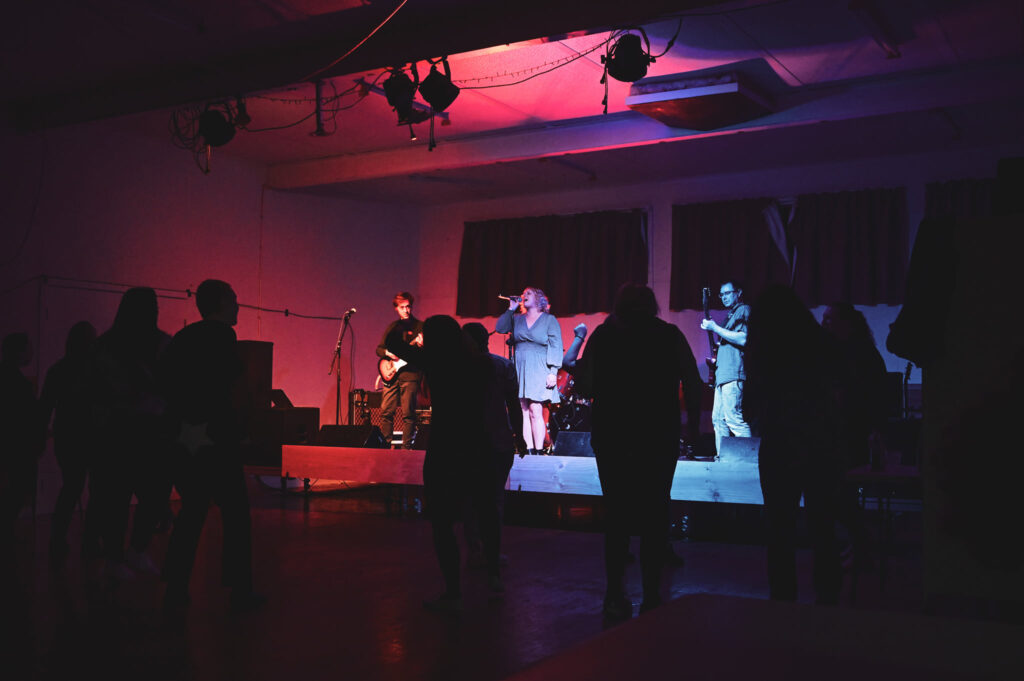 Yentl As Anything performing at the King Island Club