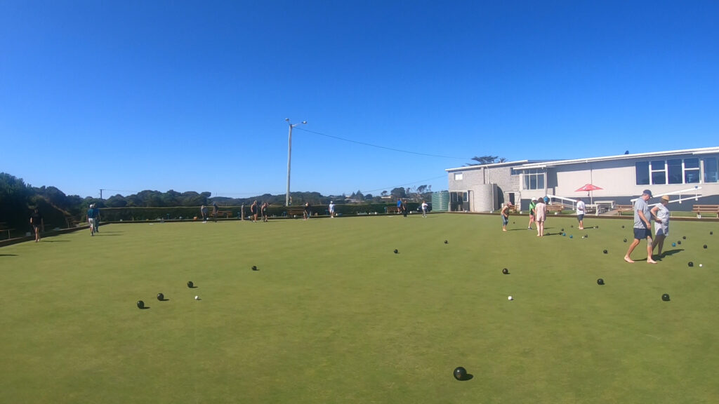 Playing bowling or balls at the Currie Golfclub