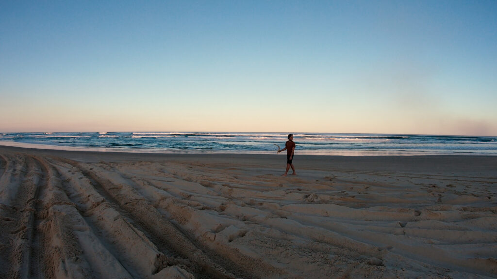 90 mile beach on Fraser Island, throwing Boomerang