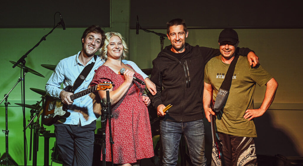 Yentl As Anything with Yentl Doggen , Jess Boyes, Daniel Baer and Tommy Blake