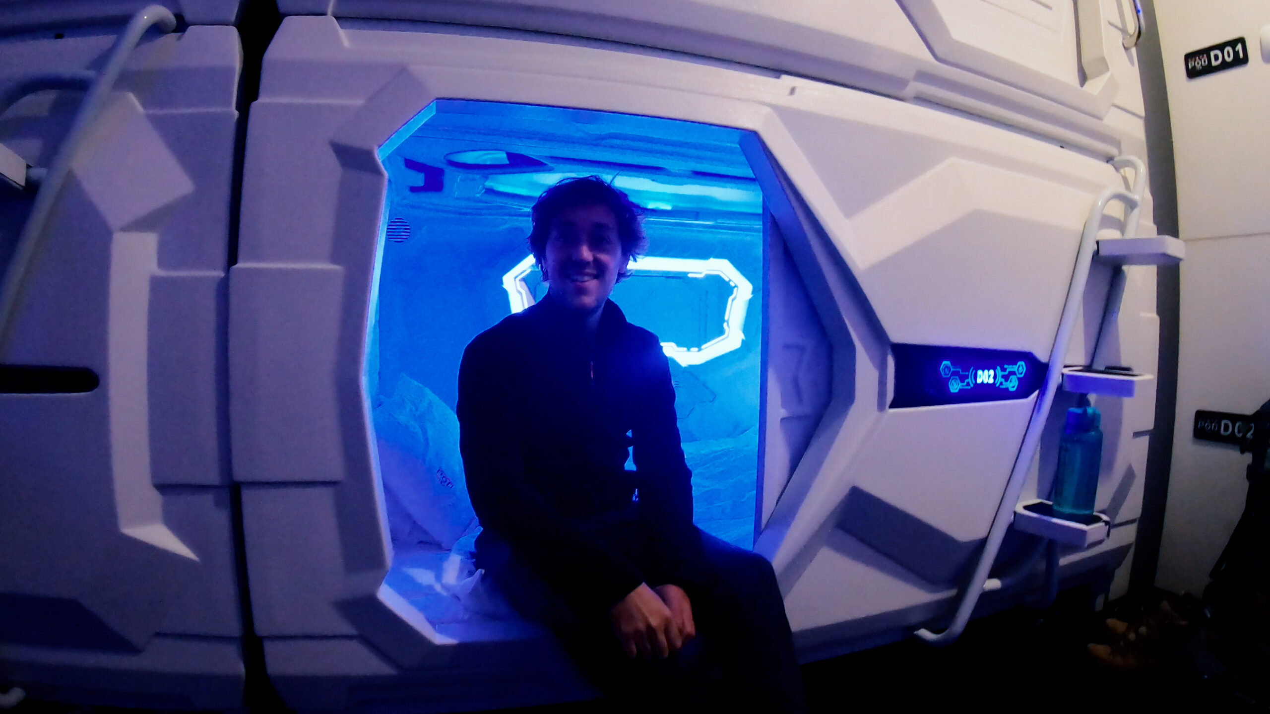 Yentl Doggen in front of a Pod