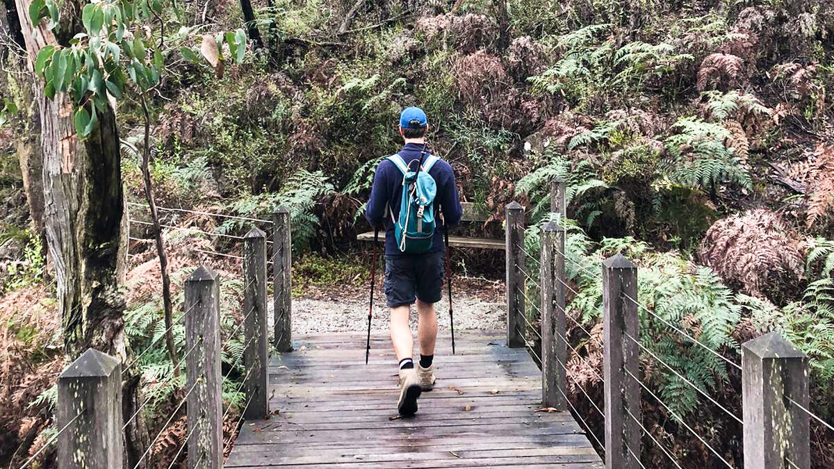 hiking in Adelaide, Yentl Doggen on a bridge